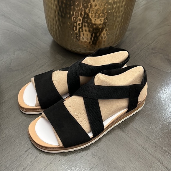 Dr. Scholl's Islander Strappy Sandals - Picture 4 of 9